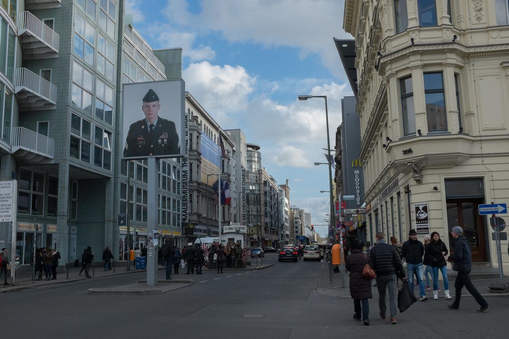 Mondrian Suites Berlin Am Checkpoint Charlie Exterior foto