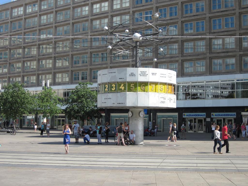 Mondrian Suites Berlin Am Checkpoint Charlie Exterior foto